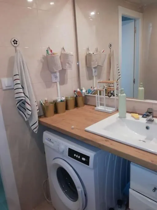 Double Room With Inside Window In Shared Apartment Barcelona Španělsko