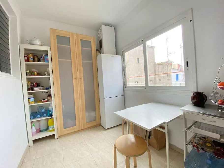 Double Room With Inside Window In Shared Apartment Barcelona Španělsko