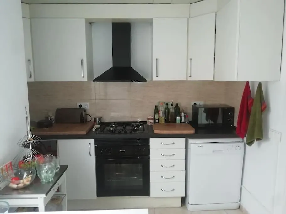 Double Room With Inside Window In Shared Apartment Barcelona Španělsko
